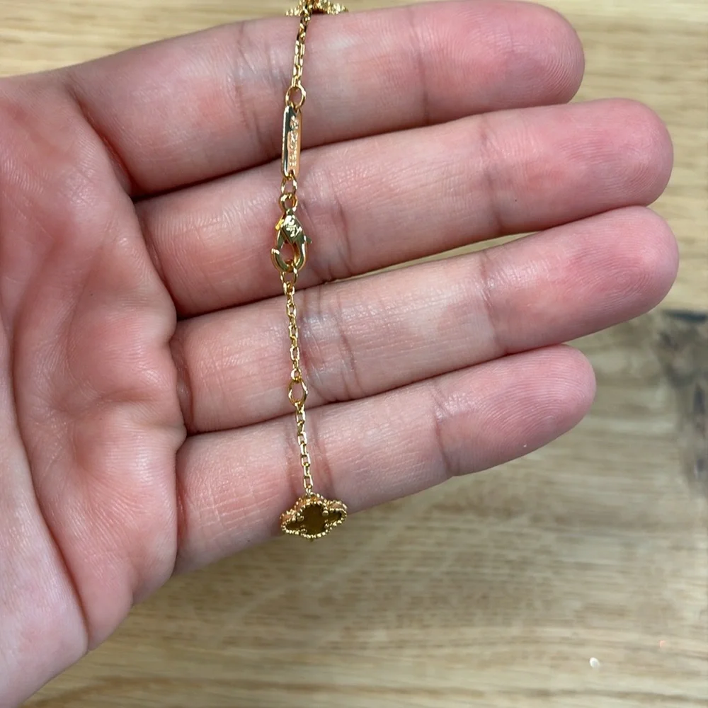 N/A elegant gold